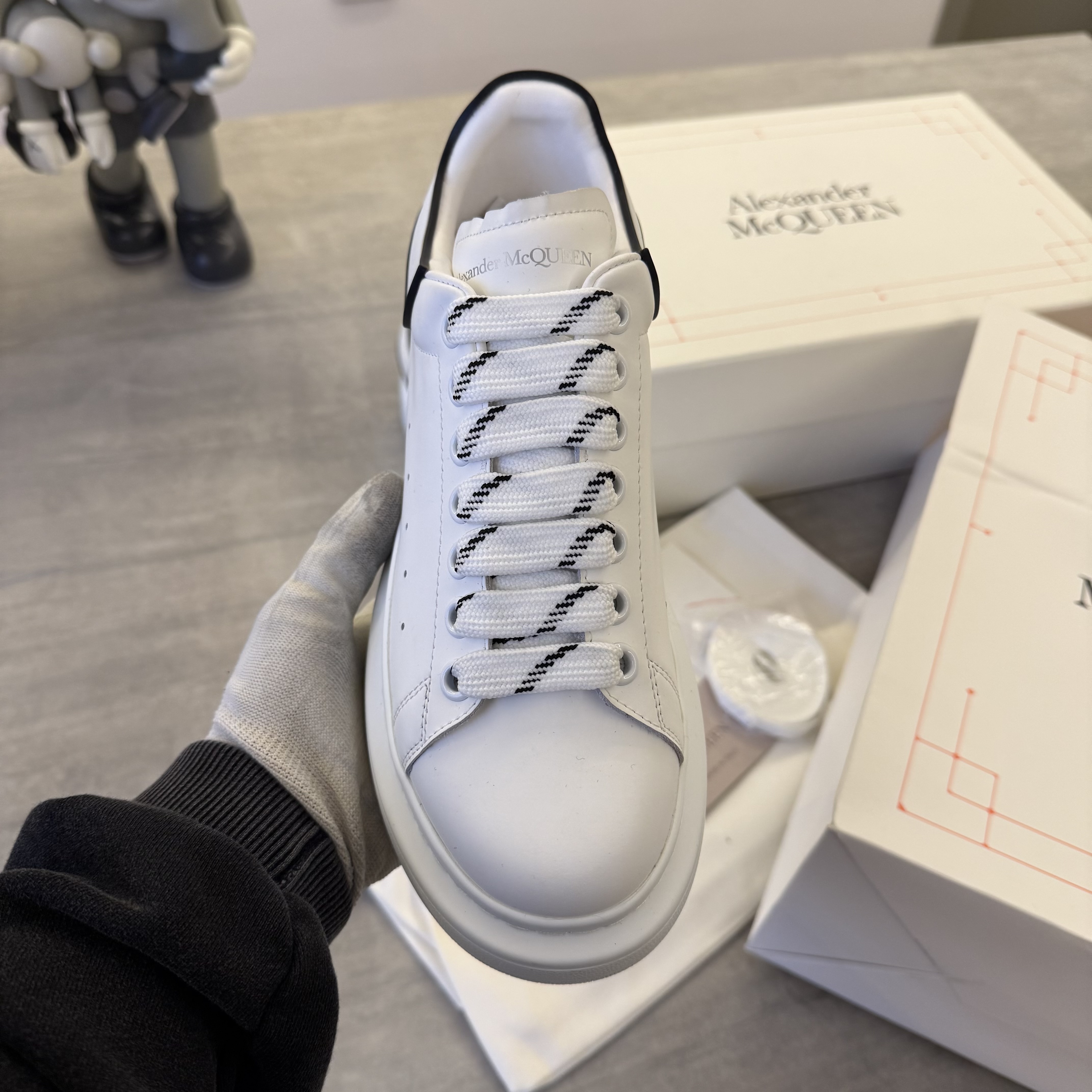 Imagen 2 de Alexander McQueen White Black Trim