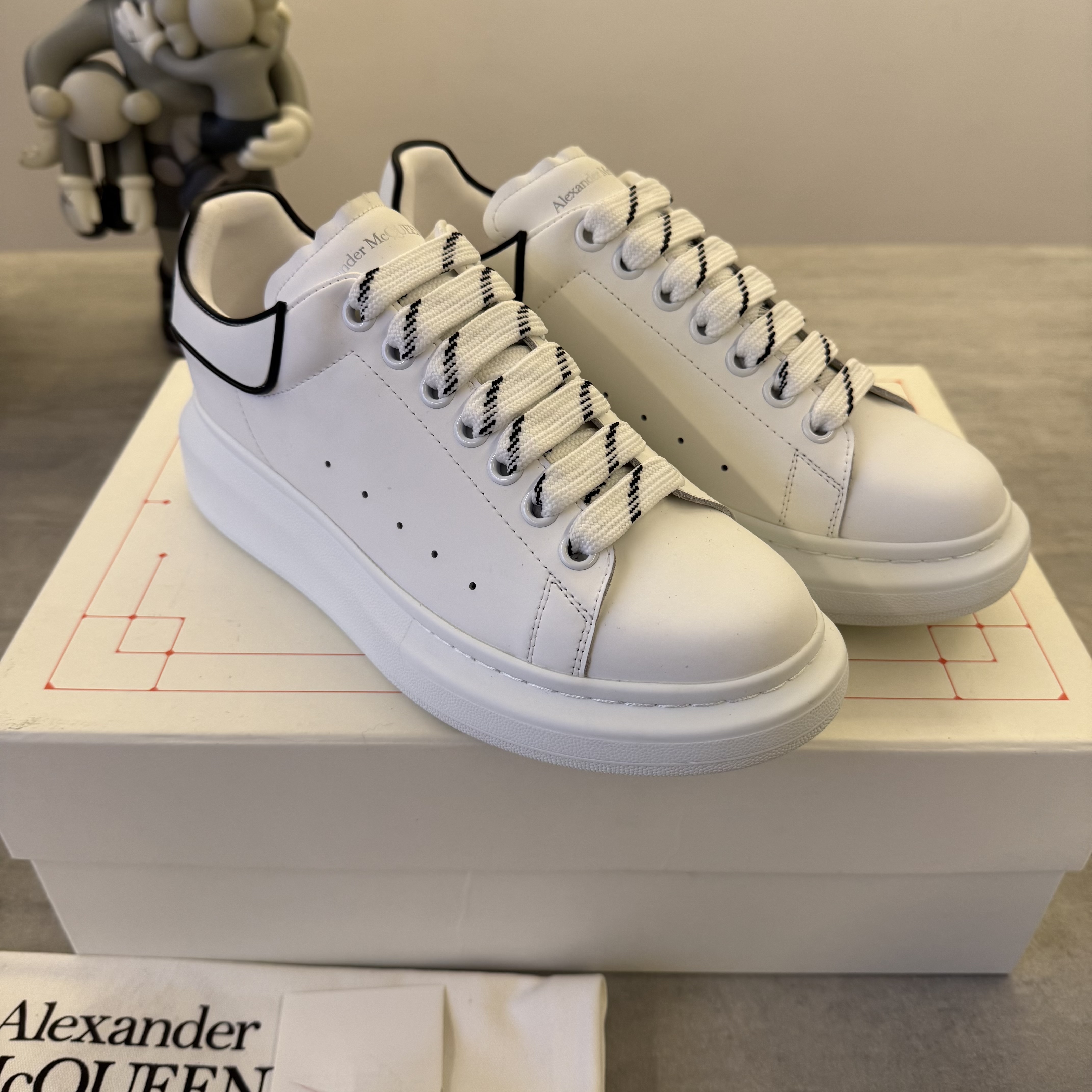 Imagen 5 de Alexander McQueen White Black Trim