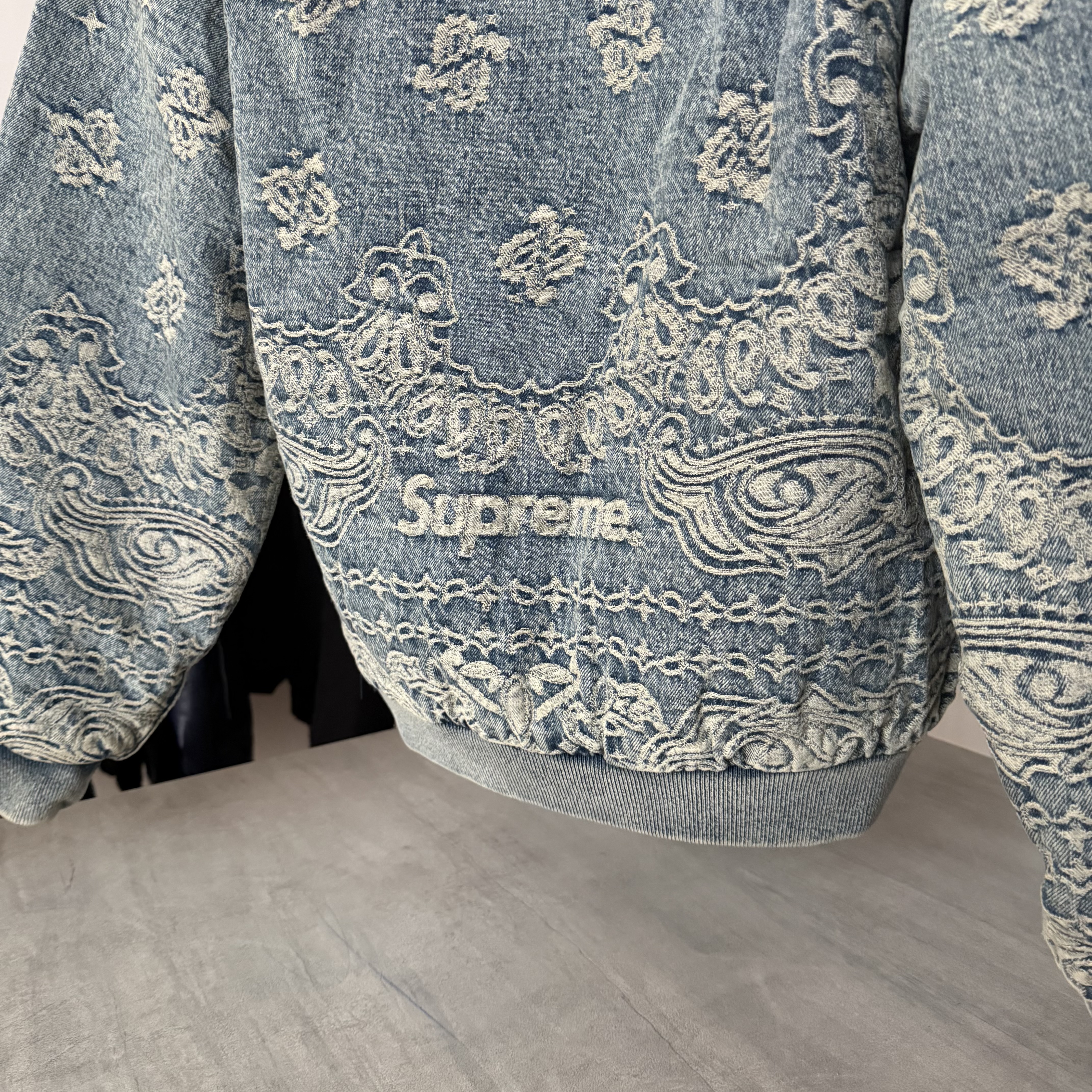 Imagen 3 de Supreme Bandana Jacquard Denim Hooded Work Jacket